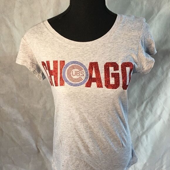 Chicago Cubs sparkly scoop neck tee. Size Medium - Picture 2 of 8